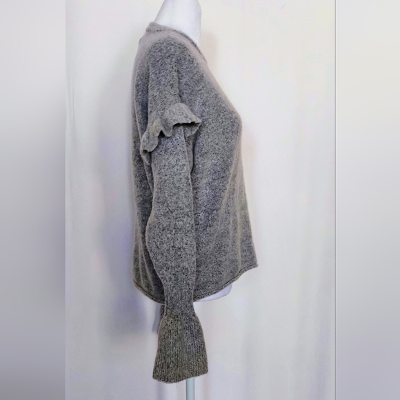 Romeo + Juliet Womens Small Crewneck Ruffle Fluted Sleeve Couture Sweater Gray - Picture 4 of 5